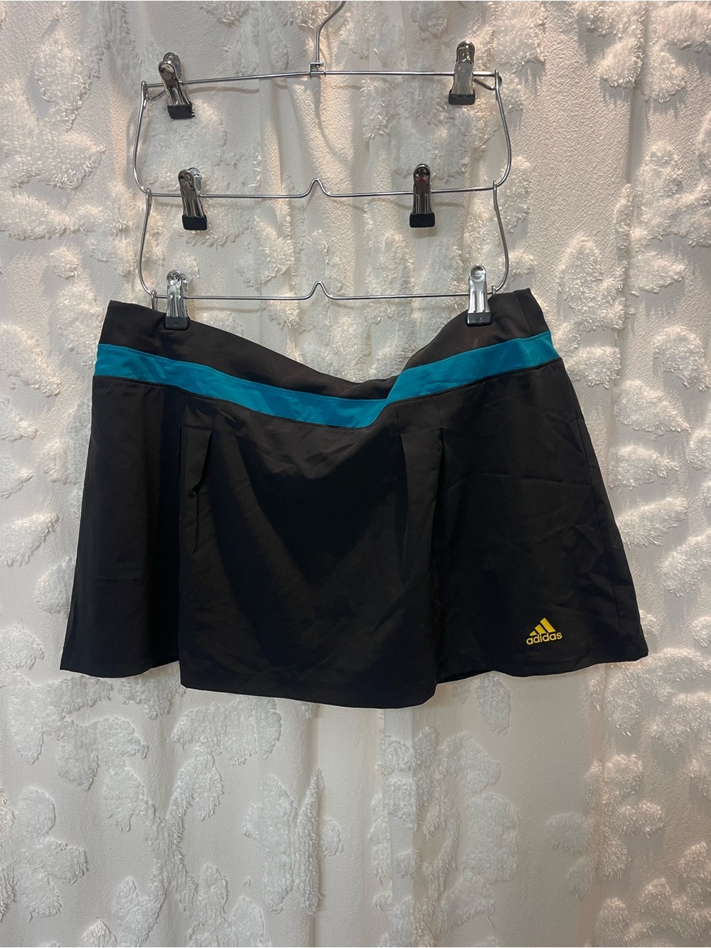 2000s Adidas black and blue tennis skort